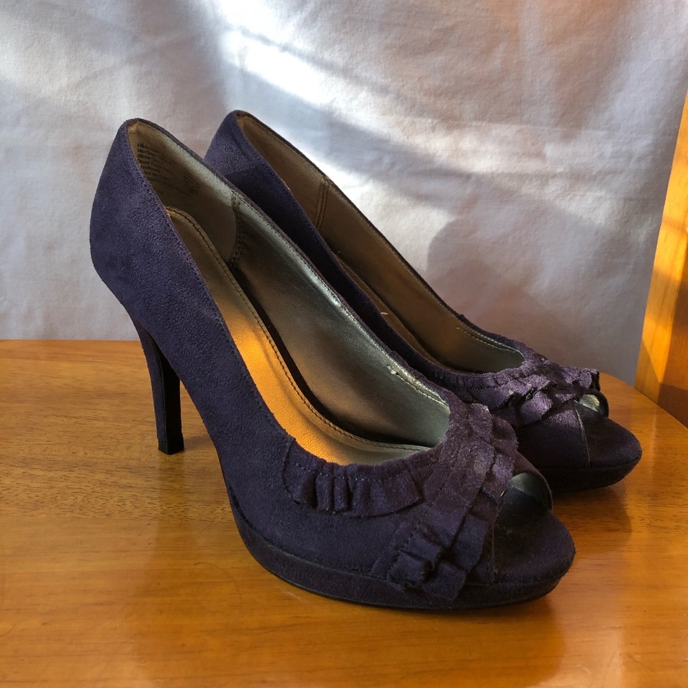 Purple Pumps with Ruffles - Picture 3 of 5